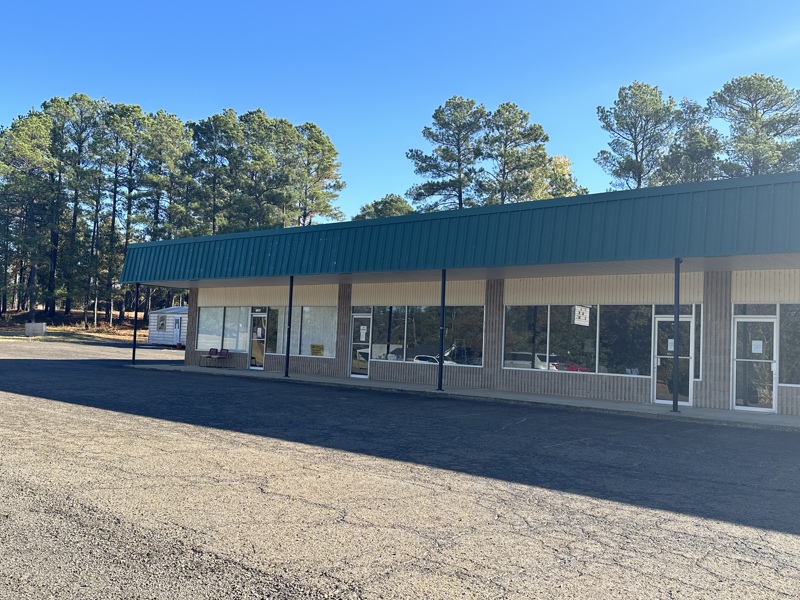 UNDER CONTRACT!! This property can be owner financed! 6 bay shopping