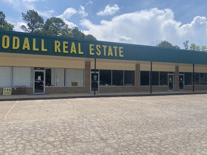 UNDER CONTRACT!! This property can be owner financed! 6 bay shopping