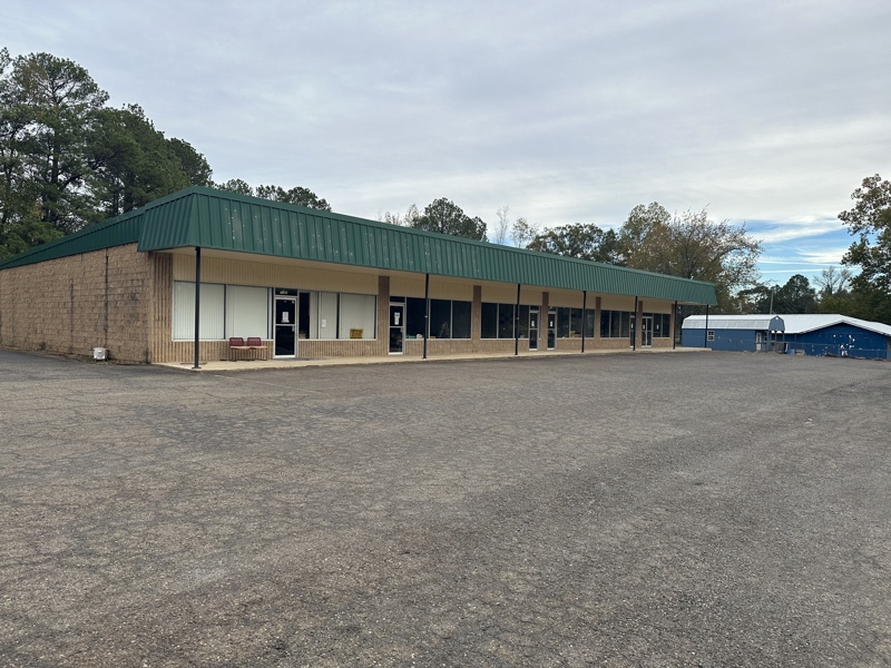 UNDER CONTRACT!! This property can be owner financed! 6 bay shopping